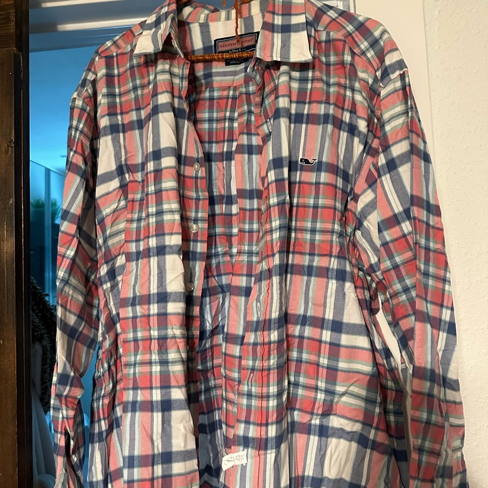 Large Vineyard Vines men’s casual shirt.